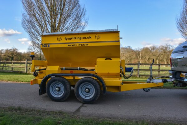 New vale trailed grit spreader